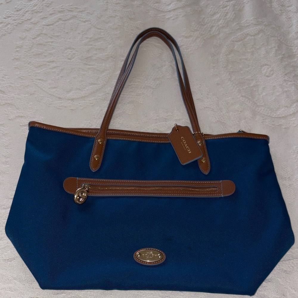 Beautiful BNWOT Coach Blue & Tan Tote Bag (see staun on inside pocket)